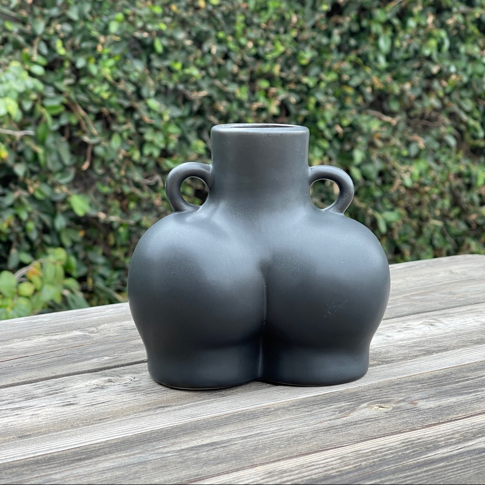 Body / butt ceramic vase in matte black or white - Picture 10 of 10